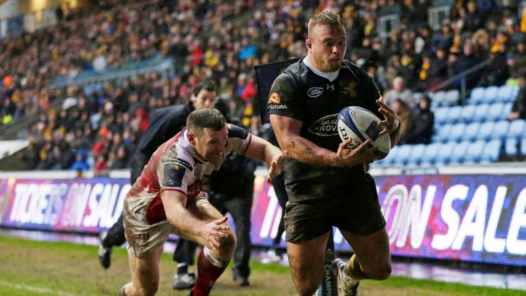 Tom Cruse crosses to score in the corner for Wasps against Ulster