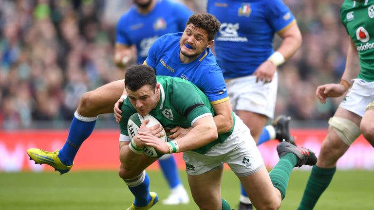 Robbie Henshaw scored twice, but left the field with a serious shoulder injury on Saturday