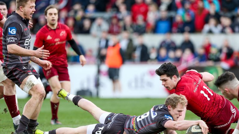 Aled Davies scored the first try of the day for the Scarlets after a dominant start to the game
