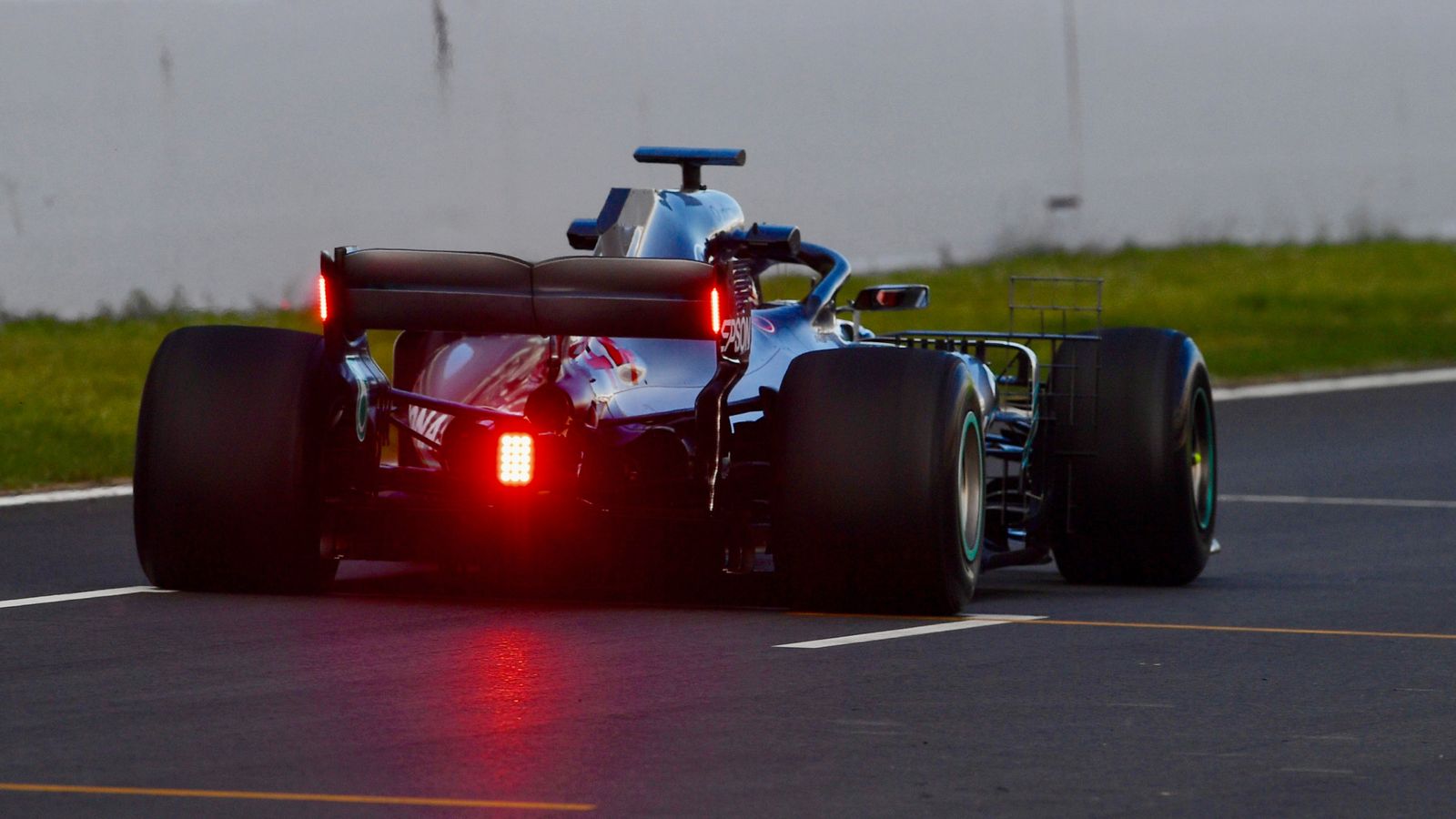 red-alert-mercedes-light-up-testing-f1-news