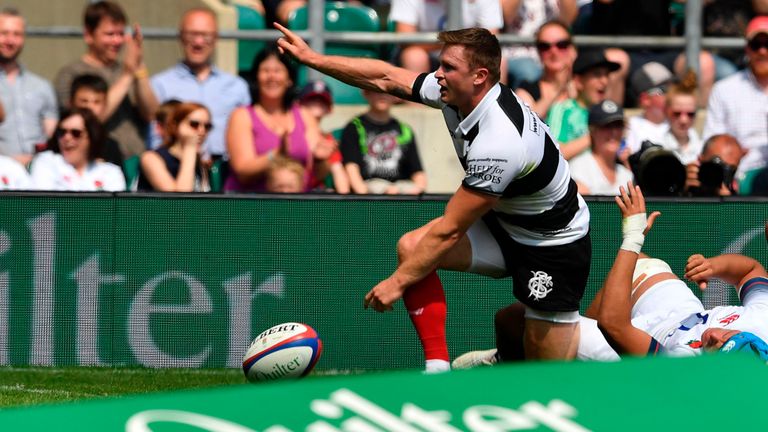Ashton scored the first try at a sunny Twickenham as early as the third minute after a Baa-Baas break from deep