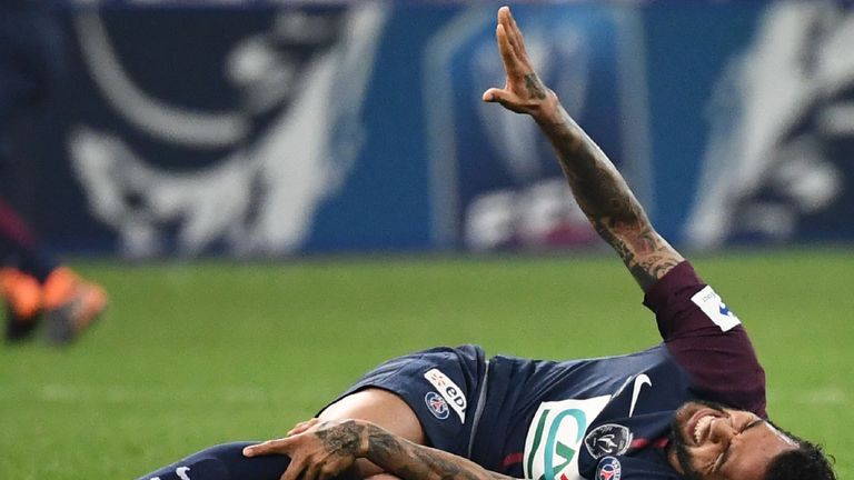 Dani Alves injured his knee while on club duty with Paris Saint-Germain