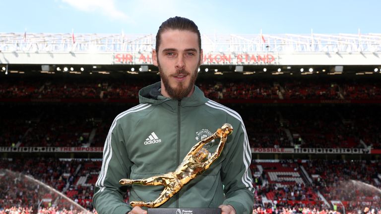 David De Gea was presented with the golden glove award before Manchester United's win over Watford
