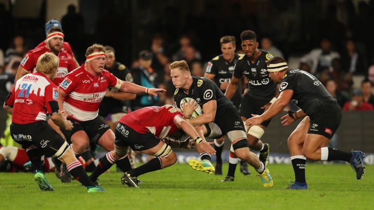 Dan du Preez on the charge for the Sharks
