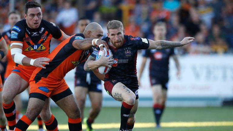 Sam Tomkins looks to get away from Castleford's Tigers Jake Webster