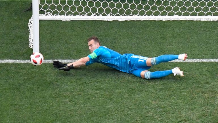  Igor Akinfeev denies Spain on the 18th day of World Cup 
