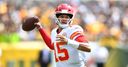 Mahomes throws six TDs in Chiefs win