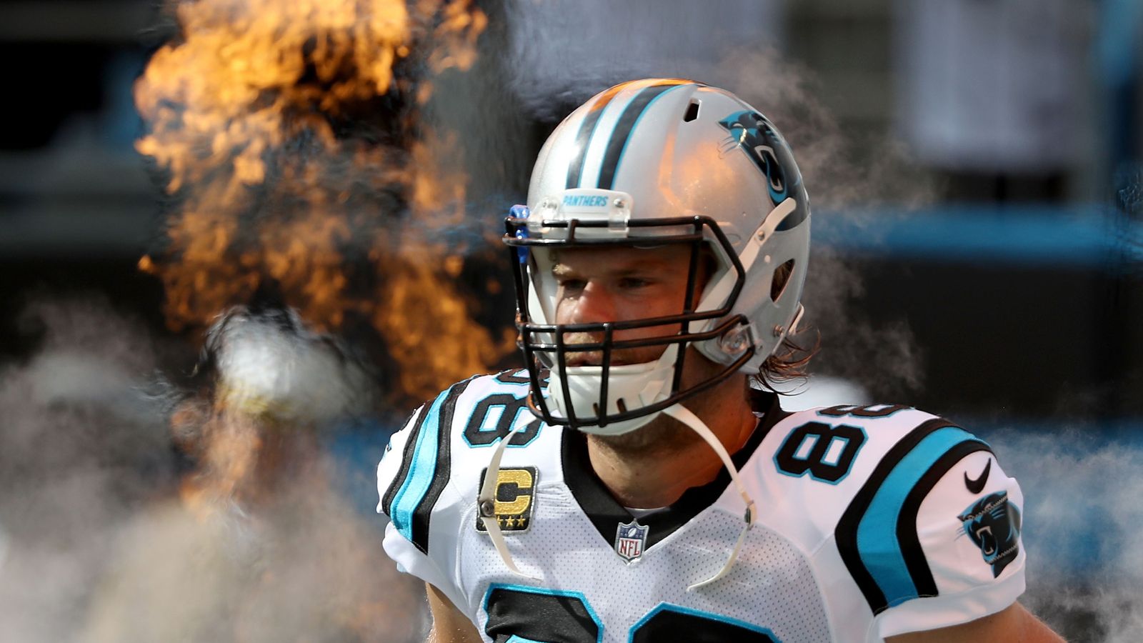 Carolina Panthers' Greg Olsen breaks foot, hopes to return this season