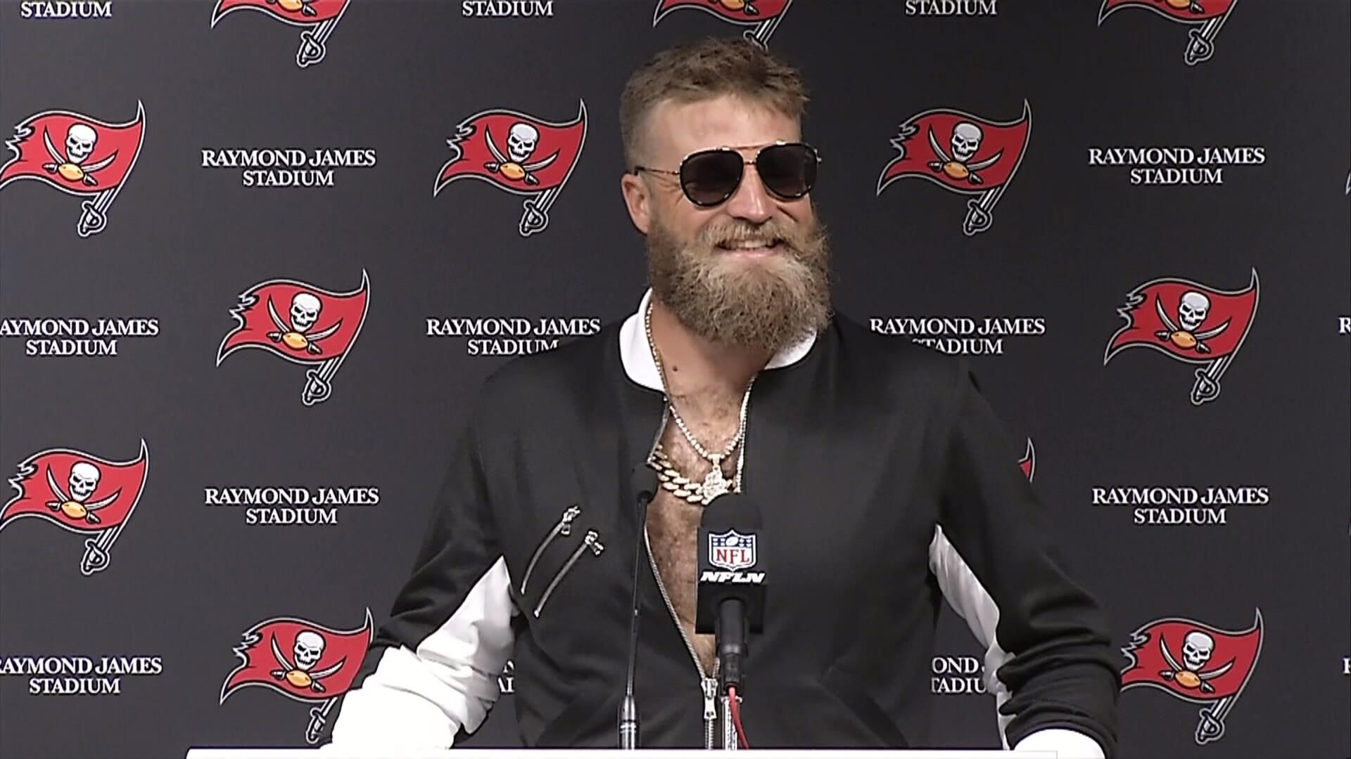 Fitzpatrick steals team-mate's clothes!