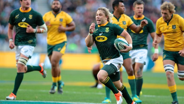 Faf de Klerk races clear to score a try at the Nelson Mandela Bay stadium