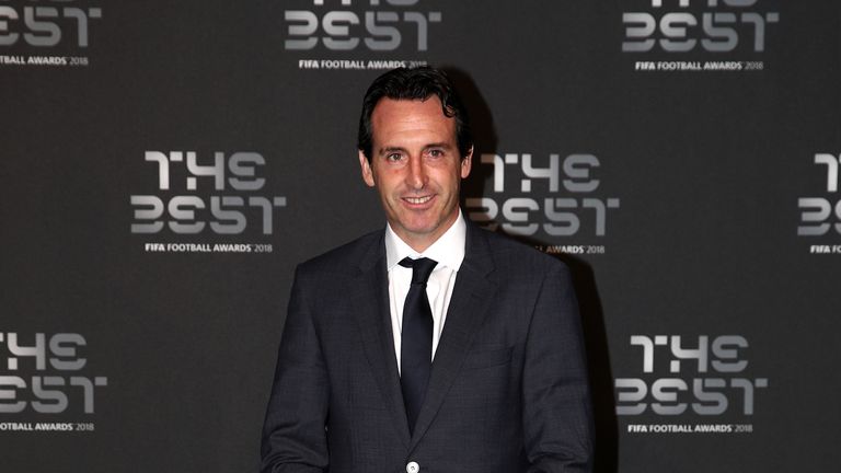 Emery arrives on the Green Carpet on Monday night