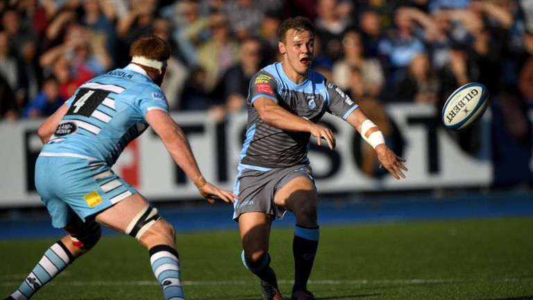 Cardiff Blues fly-half Jarrod Evans attacks the line