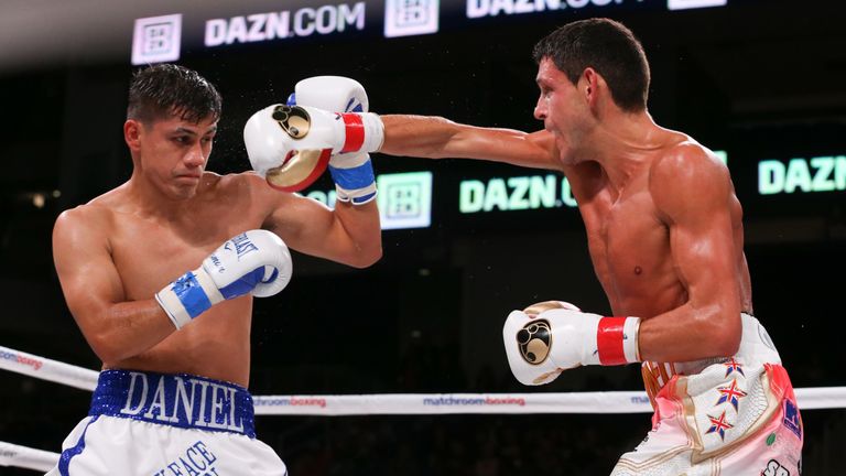 McDonnell tried to keep Roman at bay with his jab in the early rounds