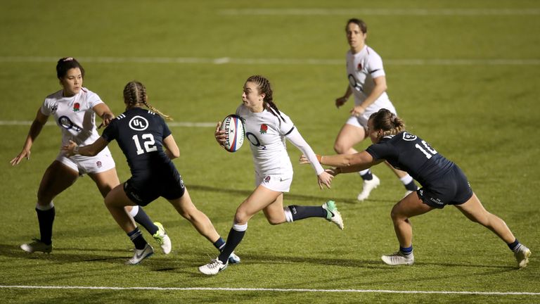Kelly Smith runs in to score England's sixth try 