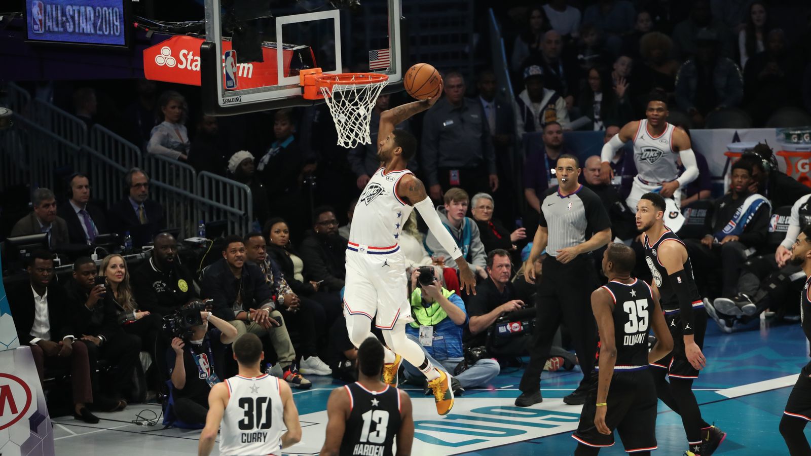 All-Star 2019: Paul George unleashes acrobatic 360 dunk in All-Star Game | NBA News ...1600 x 900