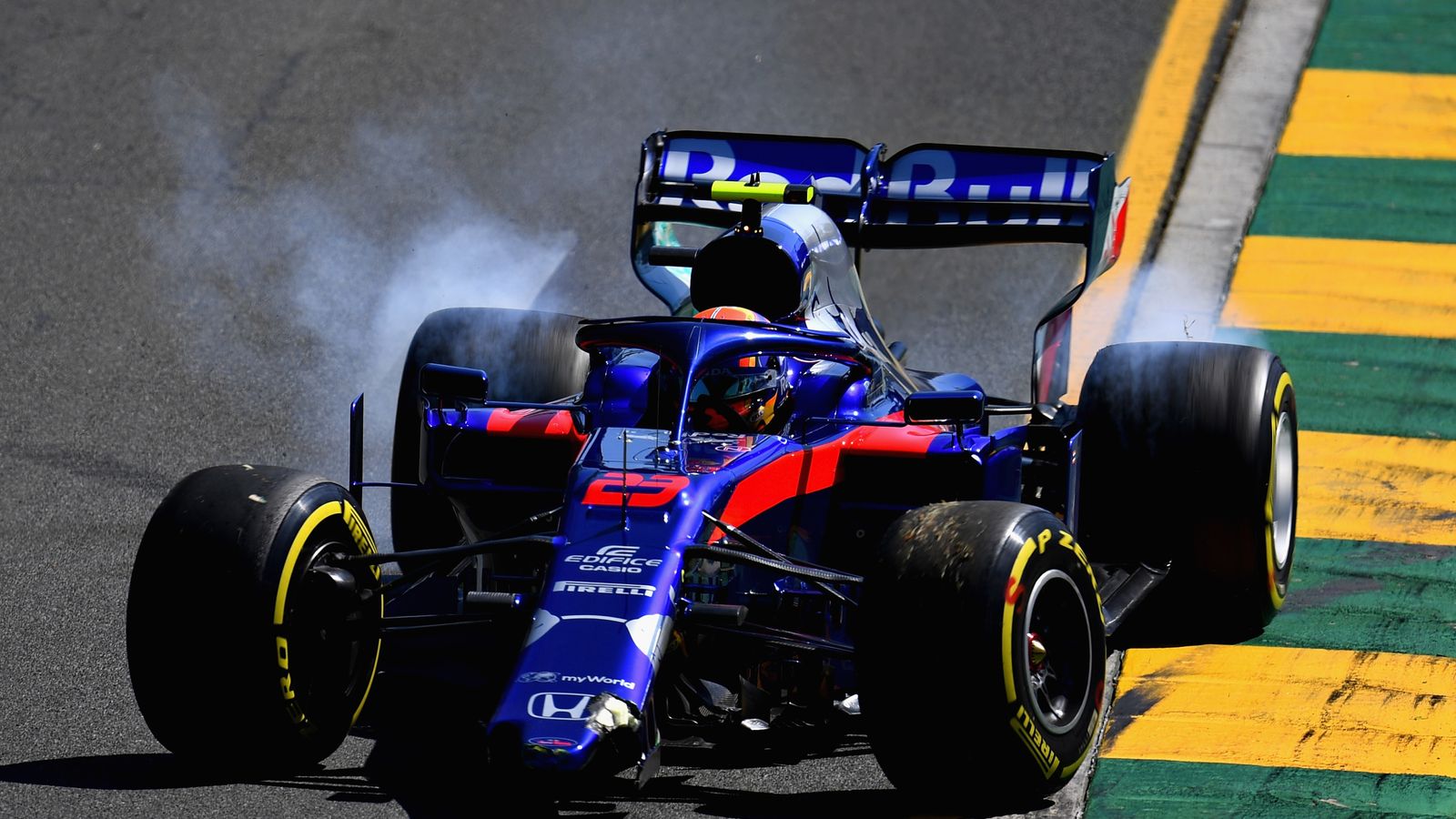 Australian GP WATCH Alex Albon crashes Toro Rosso during practice F1
