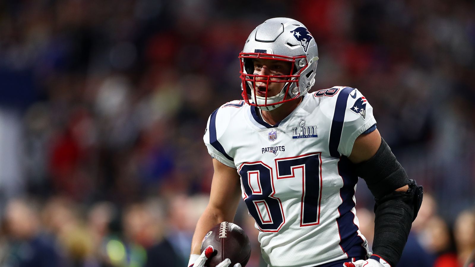 East Rutherford, New Jersey, USA. 25th Nov, 2018. New England Patriots  tight end Rob Gronkowski (87) taking a water break during a NFL game  between the New England Patriots and the New