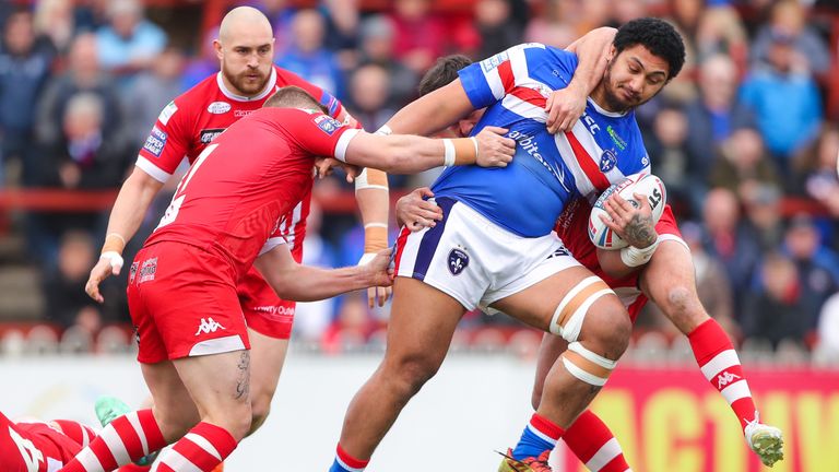 Pauli Pauli is tackled by Salford's Josh Jones and Mark Flanagan