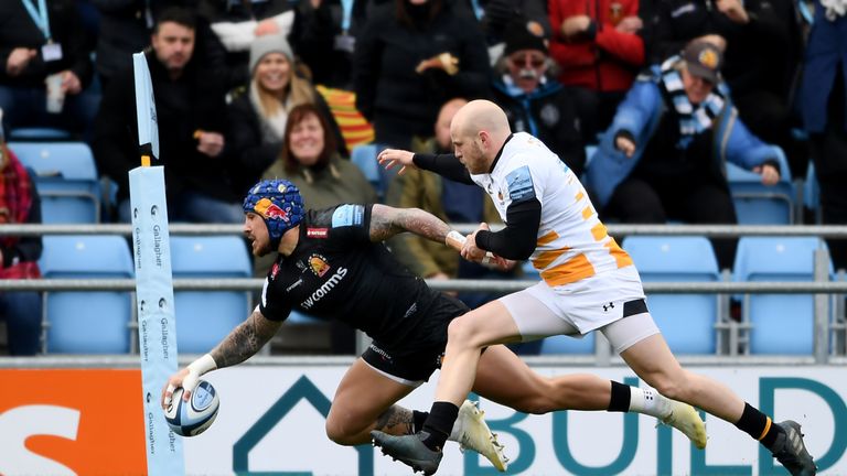 Jack Nowell goes over in the corner