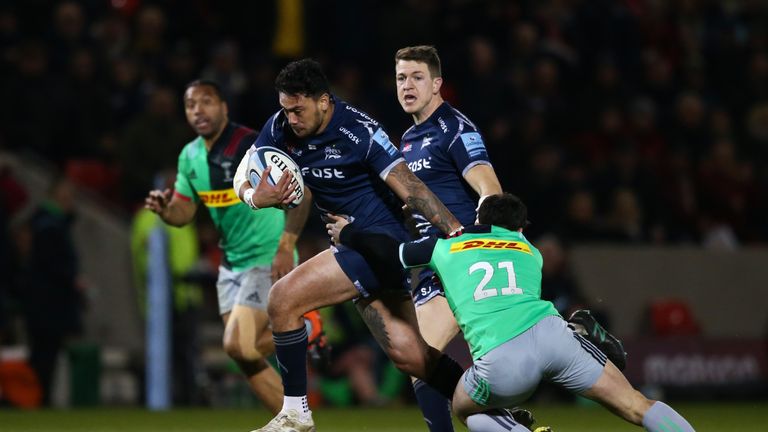 Sale Sharks' Denny Solomona evades a tackle from Sam Hidalgo-Clyne