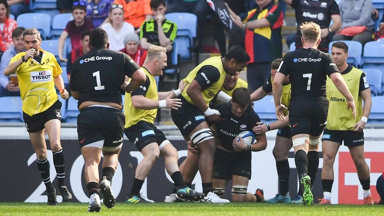 Saracens celebrate Rhodes' pivotal second half score