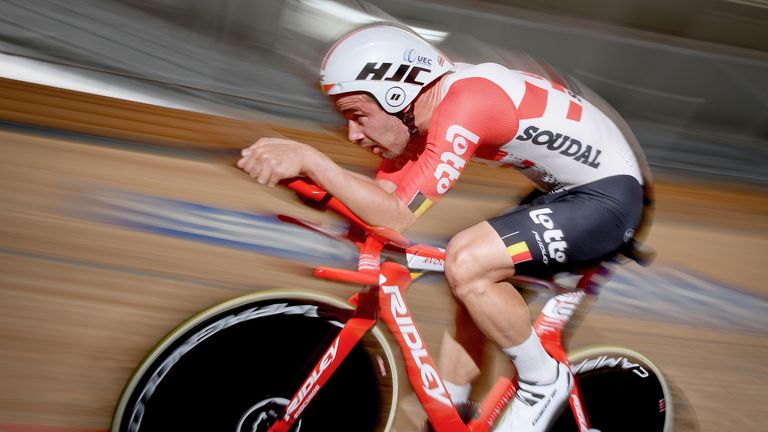 Victor Campenaerts broke the world hour record