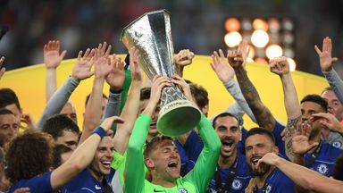 Image of Rob Green lifted the Europa League trophy, despite not being in the Chelsea matchday squad