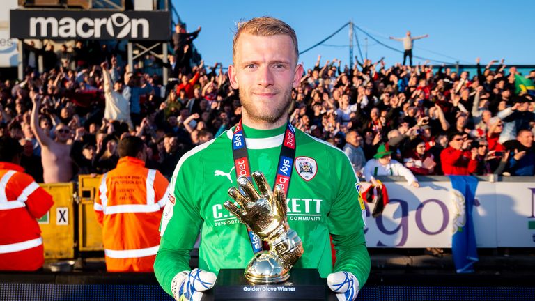 Adam Davies of Barnsley with his Golden Glove trophy