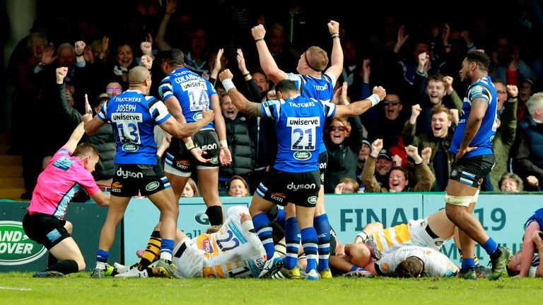 Bath celebrate their late winning try at the Rec