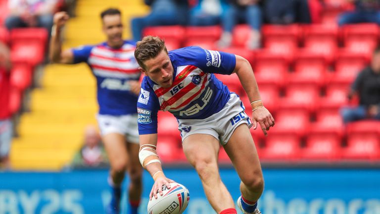Kyle Wood finishes off a swift attack for a Wakefield try