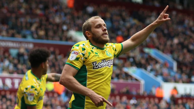 Teemu Pukki has signed a new deal keeping him at Carrow Road until the summer of 2022 at least