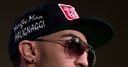 Malignaggi displays badly broken hands