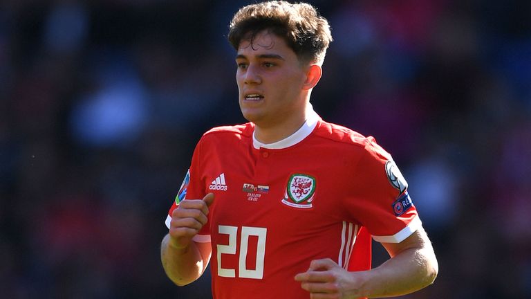 Daniel James completes Manchester United transfer on five-year deal ...