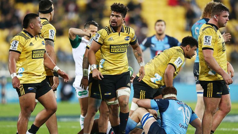 The Hurricanes made it through to the Super Rugby semi-finals after beating the Bulls 35-28 in Wellington.