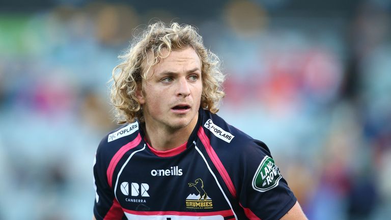 Joe Powell hopes to get one over former team-mate Tomas Cubelli