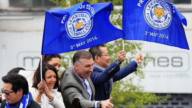 Pearson with Vichai Srivaddhanaprabha on an open-top bus in Leicester