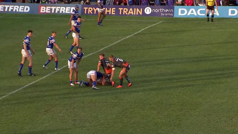 Highlights from the Super League match between Wakefield Trinity and Castleford Tigers. 