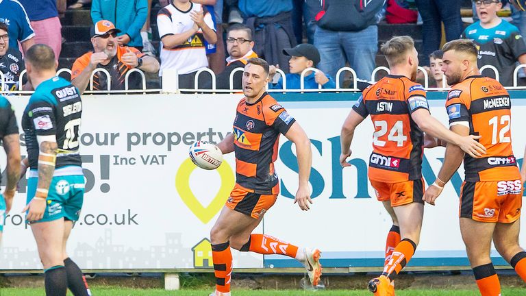 Castleford's James Clare responded with two quick tries as the Tigers got back into things, but Leeds would not be denied 