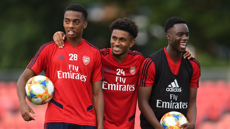 Joe Willock, Reiss Nelson y James Olayinka son tres de los jóvenes talentos brillantes del Arsenal.