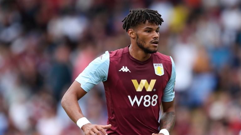 Tyrone Mings ha sido comparado con el ex defensor de Inglaterra John Terry por su manager Dean Smith