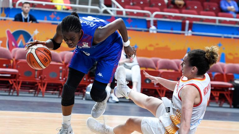 Temi Fagbenle drives baseline against Spain at Women's Eurobasket