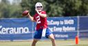 Colts owner Irsay: Luck has bone injury