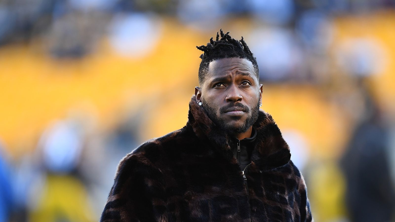 Report: AB threatening to retire from football over helmet