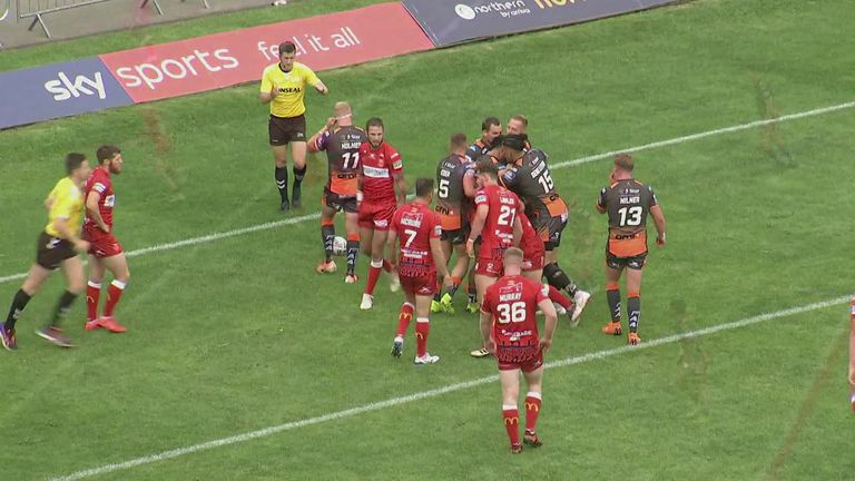 Highlights from the Super League clash between Hull KR v Castleford. 