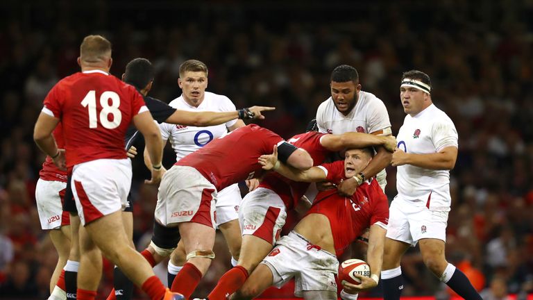 Dan Biggar remained on long into the second period despite being treated