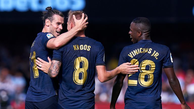 Bale congratulates Toni Kroos after the German's goal