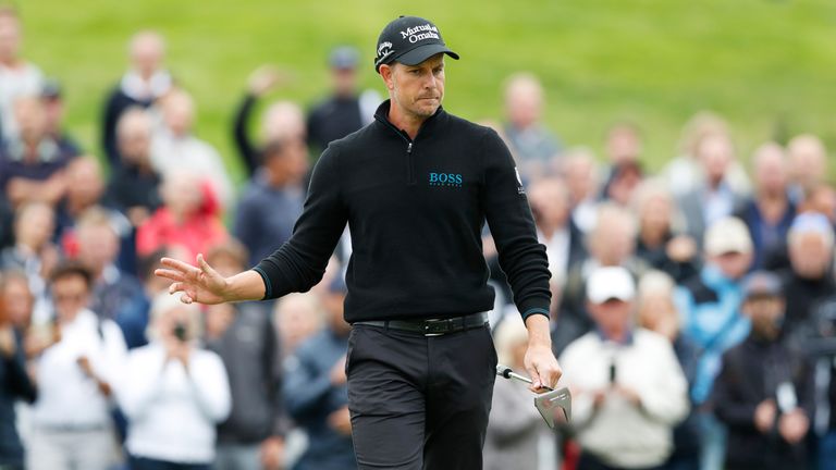 Henrik Stenson hizo doble bogey el primero pero se recuperó después del turno.