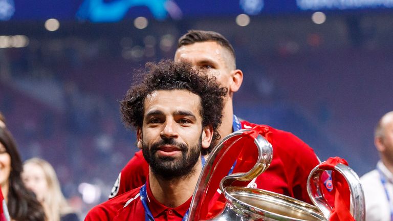 Mohamed Salah anotó desde el punto de penalti en la victoria por 2-0 del Liverpool sobre el Tottenham en la final de la Liga de Campeones de la temporada pasada