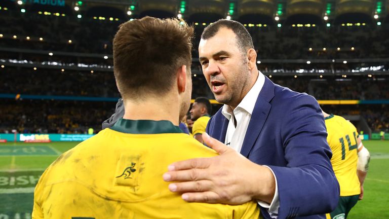 Michael Cheika congratulates James O'Connor after the win over New Zealand