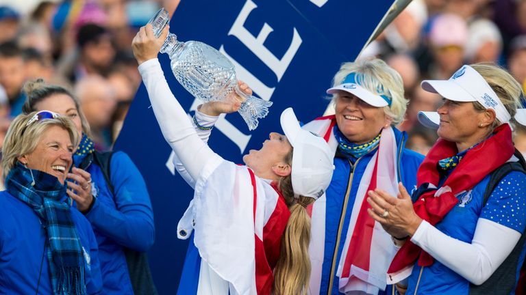 Law celebra con la Copa Solheim